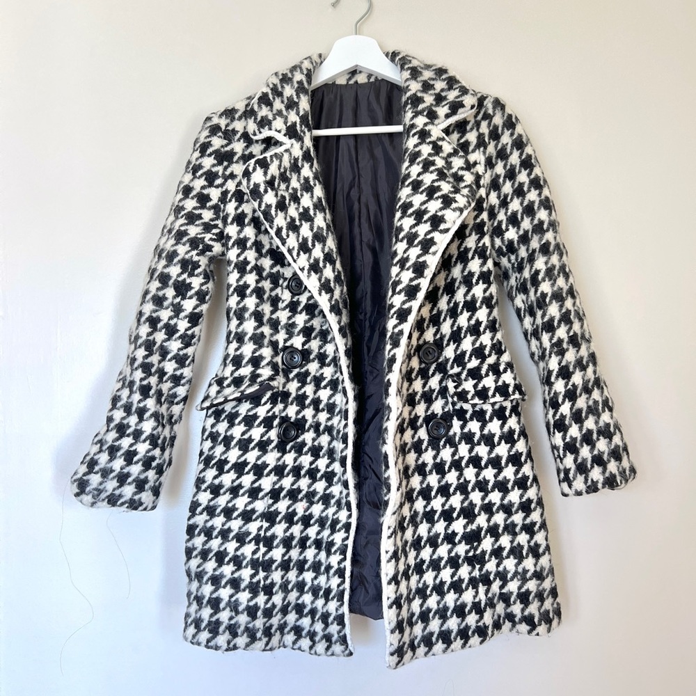 Vintage 90's classic black and white houndstooth pattern coat